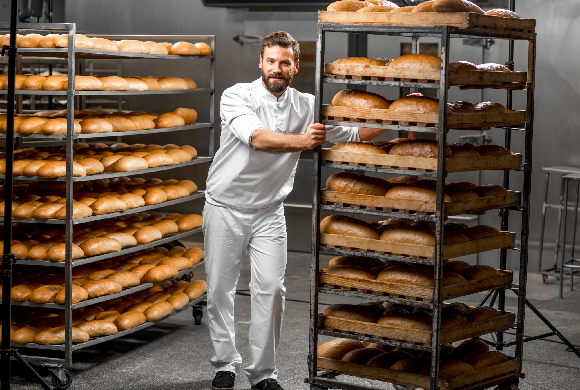 Собранный хлеб 4. Хранение и транспортирование хлеба. Склад хлеба. Хранение хлебобулочных изделий на складе. Склад хлеба в лотках.